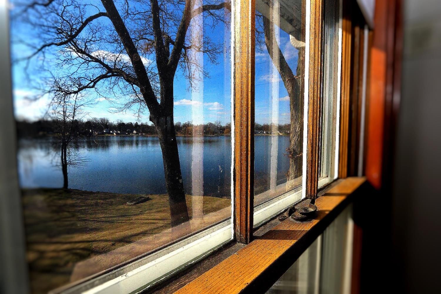 220 Lakeside Dr, Walkerton, IN 46574